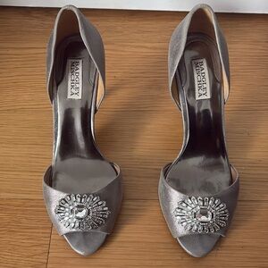 Badgley Mischka Silver Peep-Toe D’Orsay Pumps – Size 9M